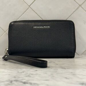 Michael Kors Jet Set Black Pebbled Leather Wrist Continental Wallet